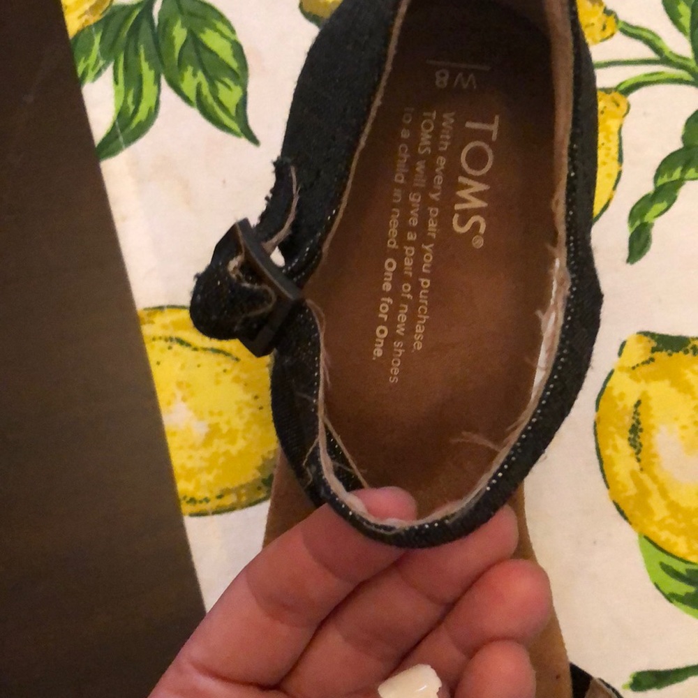TOMS - Picture 3 of 4
